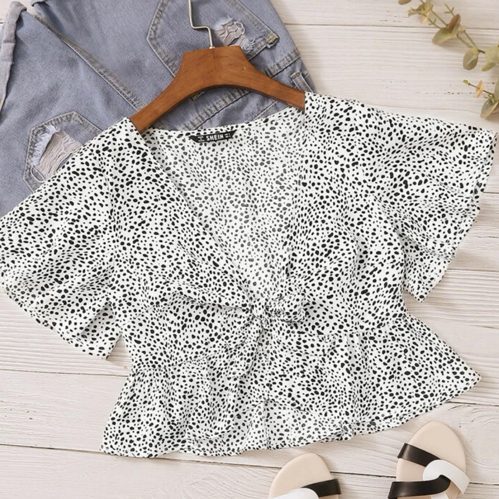 Brand new Fashion Cropped Tee!